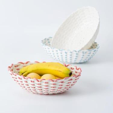 Imagem de PhiDor Cesta decorativa de cerâmica para fruteira, padrão de acento branco e azul, tigela de servir estilo fazenda para exibição de produtos frescos (rosa e branco)