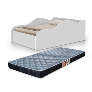 Imagem de cama de solteiro carro com proteção lateral branca com colchão solteir