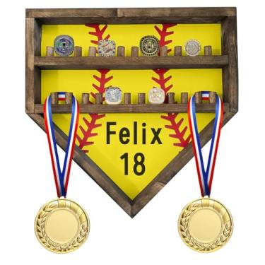 Imagem de SEAKUOSKYK Capa de exibição personalizada com suporte de anel de campeonato de softball, nome personalizado, número esportivo, anel de madeira, 24 pinos de anel, capa de exibição de presente de troféu