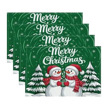 Imagem de Conjunto de 4 jogos americanos de Natal para mesa de jantar – Bonecos de neve de Feliz Natal em chapéus e cachecóis em fundo verde, tapetes para decoração festiva de mesa de cozinha