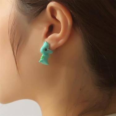 Imagem de 2 peças peculiares brincos verdes em forma de dinossauro com um design adorável, feito de liga e adequado para uso diário ou festas temáticas