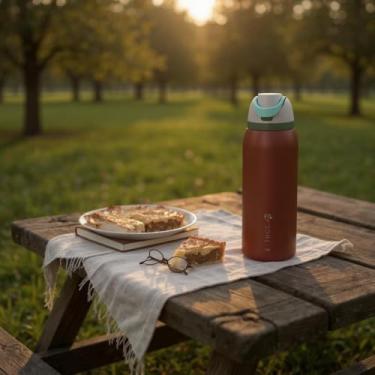 Imagem de Garrafa Térmica Inox 900ml Tucca Cajú Fosca Com Tampa e Canudo Mantém 12h Gelada Quente Para Academia Trabalho Carro Resistente Vedação Total (Marrom Tampa Cinza)