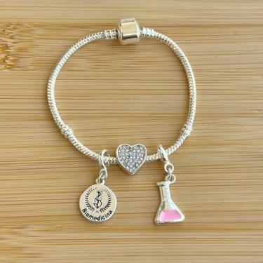 Imagem de Pulseira profissão com 3 berloques Biomedicina, coração e erlenmeyer rosa - banhado a prata