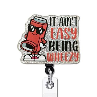 Imagem de YAZMEEN Engraçado RRT - It Ain't Easy Being Wheezy - Porta-crachá retrátil com clipe - Suporte de cartão de identificação com glitter prateado - Presentes para enfermeira pulmonar médica terapeuta