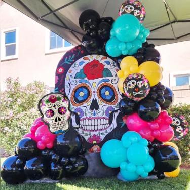 Imagem de Kit de guirlanda de arco de balão Dia dos Mortos, balões de látex preto azul rosa vermelha com balões de alumínio de caveira de açúcar para decorações assustadoras de festa mexicana Dia dos Mortos Dia