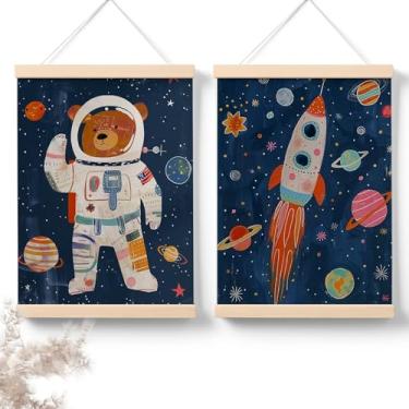 Imagem de PaJiaNi Arte de parede espacial para decoração de berçário, conjunto de 2, arte de parede astronauta espacial decoração de urso para quarto de crianças, sala de jogos, quarto, sala de aula, banheiro