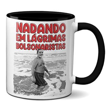 Imagem de Caneca Lula Na Praia Nadando Em Lágrimas Bolsonaristas! (Preta)
