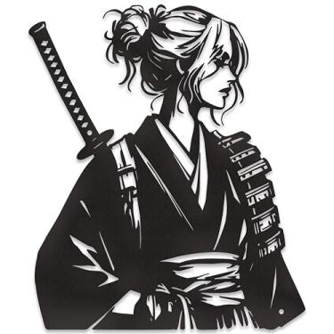 Imagem de Xedatric Arte de parede de metal samurai feminino – Decoração de parede japonesa inspirada em anime com Katana – Decoração Samurai resistente à ferrugem para fãs de anime e entusiastas da cultura