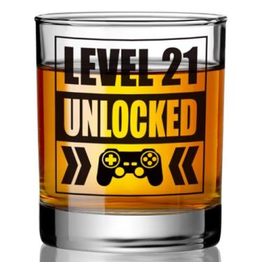 Imagem de Presentes engraçados de aniversário de 21 anos para ele, homem, adultos, meninos, amigos, irmão, copo de uísque desbloqueado nível 21, bourbon mordaça, cerveja, presentes de coquetel para ele, festa