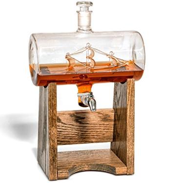 Imagem de Garrafa de uísque Bourbon – Dispensador de licor de 1150 ml para rum, vodca, vinho, uísque, etc. Presentes de vela/barco para homens e mulheres, presente de decoração náutica para recém-casados, presentes exclusivos de bourbon (decantadores de prestígio)