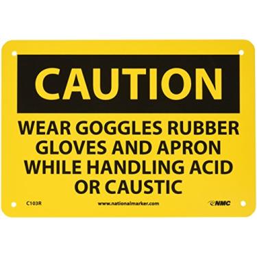 Imagem de NMC Placa OSHA C103R, legenda "CUIDADO - USAR ÓCULOS Luvas de borracha e avental enquanto manuseia ácido ou cáustico", 25,4 cm de comprimento x 17,8 cm de altura, plástico rígido, preto sobre amarelo