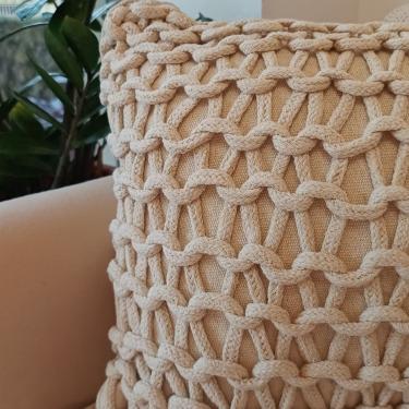 Imagem de Almofada Artesanal Cordão Branca 45x45