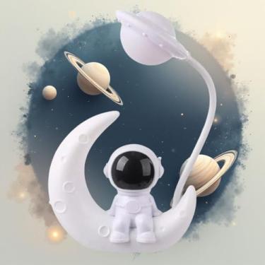 Imagem de Luminária De Mesa Luz Led Usb Astronauta na Lua Decorativa Ludica e Infanto Juvenil Sala Quarto Estudo - Branca