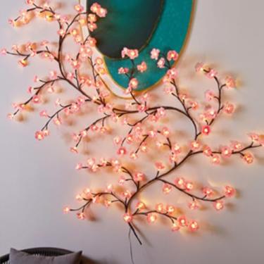 Imagem de Holitown Cordão de luzes LED de flor de cerejeira rosa, plug-in USB, 1,5 m, 72 luzes de ramo de árvore de LED para parede, quarto, decoração de casa