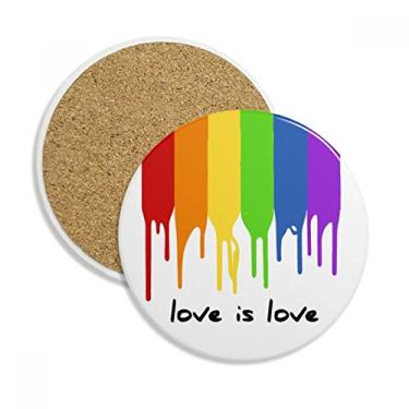 Imagem de Love is Love is Love LGBT Caneca porta-copos cor arco-íris com proteção de mesa, pedra absorvente