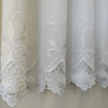 Imagem de Cortina Curta Bordado De Linho Guipir Com Forro Microfibra 3,00x1,80 -