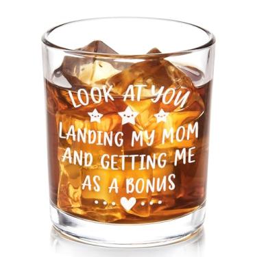 Imagem de Futtumy Presentes engraçados para papai, Look At You Landing My Mom And Getting Me as a Bonus Whiskey Glass, Dia dos Pais, Natal, aniversário, presentes para padrasto da Stepchild, vidro antigo de 293