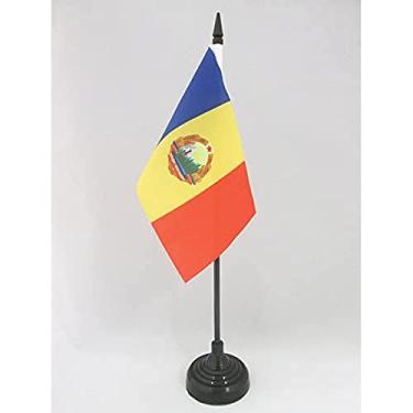 Imagem de Bandeira de mesa da República Socialista da Romênia 1947-1989 10 cm - Bandeira de mesa da República Popular Romena 15 x 10 cm - Bastão e base de plástico preto - AZ FLAG