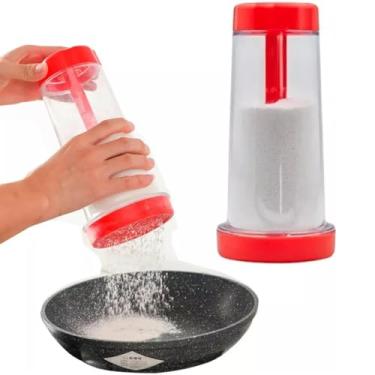 Imagem de Peneira Giratória Manual com Misturador, Plástico, 23cm x 11cm, Capacidade 500g, para Tapioca e Farinhas, Cores Sortidas