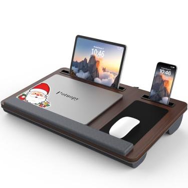 Imagem de Potuopy Mesa de colo – Bandeja para laptop de até 17 polegadas com descanso de pulso, alça portátil, mouse pad fixo, compartimentos para tablet e telefone, mesa de colo para laptop com almofada