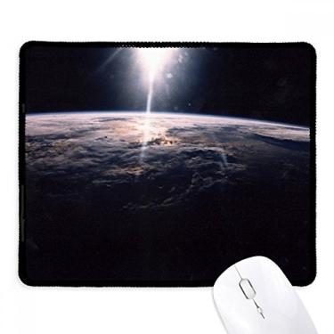 Imagem de Mousepad aéreo espacial misterioso com borda costurada para jogos