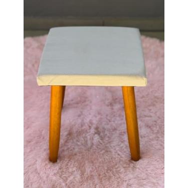 Imagem de Banqueta Decorativa com Pés Palito Removíveis - Ideal para Penteadeira, Closet, Sala de Estar - Bege