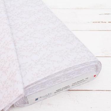 Imagem de Tecido acolchoado de algodão premium vendido pela The Yard - Coleção Vintage Threads - 111,8 cm de largura - 100% algodão - Quilting, costura, artesanato - Videira floral branca