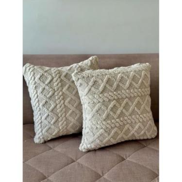Imagem de Kit 2 Capas de Almofadas Felpudas Decorativas 45x45 para Sofá Cama Poltrona – Conforto Premium(BEGE CLARO)