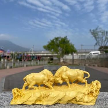 Imagem de FENNYYAR Estátua de touros de luta esculpidos à mão em buxo boi do zodíaco, 15 cm, ornamento Feng Shui, decoração de mesa de escritório em casa
