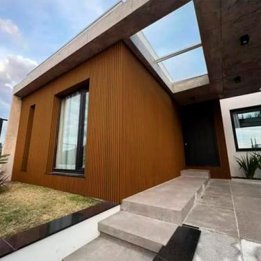 Imagem de Painel Ripado Externo em Wpc 21,9cmx2,6cmx290cm Teak A