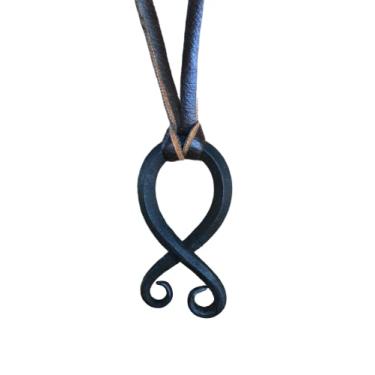 Imagem de NauticalMart Colar Viking com pingente de cruz troll de ferro martelado antigo - Joia Thor Viking feita à mão, Ferro, Sem Pedra Preciosa