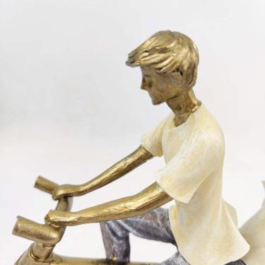Imagem de Enfeite Estatua Pai E Filho Na Bike 25X22X6Cm Dourado