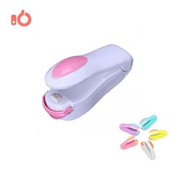 Imagem de Mini Máquina Seladora a Pilha Colorida com Imã de Geladeira Pratica e Rápida