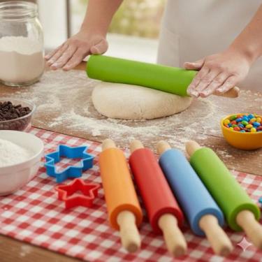 Imagem de Rolo De Massa Silicone Colorido 50cm Com Cabo Madeira Pro - Taira Home