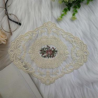 Imagem de Jogo americano retrô de renda estilo francês para mesas, cômodas, mesas e mesas finais, vintage, crochê, floral, bordado, tapete de vaso para casamento, jantar, festa, decoração de casa (2 peças, bege