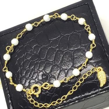 Imagem de Pulseira Contas Brancas Banho Ouro 18k 2227 - Très Chic Joias, 6 cm
