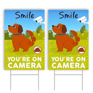 Imagem de 2 placas Smile You're On Camera – Sinais de cachorro sem cocô para quintal – 2 x 30 x 30,5 cm placas de câmera de segurança Coroplast dupla face – sinais sem cocô de cachorro para quintal