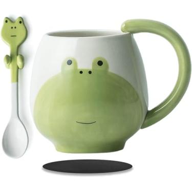 Imagem de Arawat Caneca de café de sapo fofo com colher de sapo impresso material presente 420 ml xícara de café de cerâmica kawaii sapo canecas engraçadas 3D copos de animais presentes de aniversário para