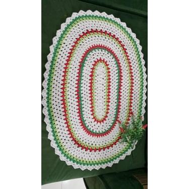 Imagem de Tapete Decorativo de Crochê Artesanal, Passadeira Oval em Branco, Verde e Vermelho, 90x66cm, Design Espiral