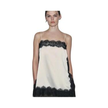 Imagem de Camiseta Sem Mangas Feminina Com Detalhe Em Renda Preta, Ajuste Slim, 