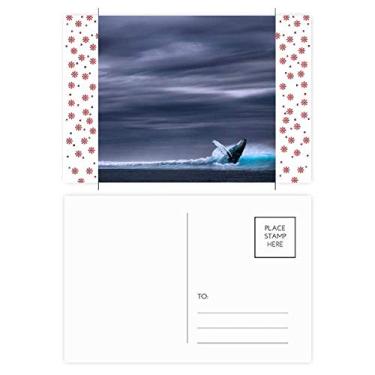 Imagem de Cartão postal de celebração de Natal com imagem de natureza de peixe jubarte oceano