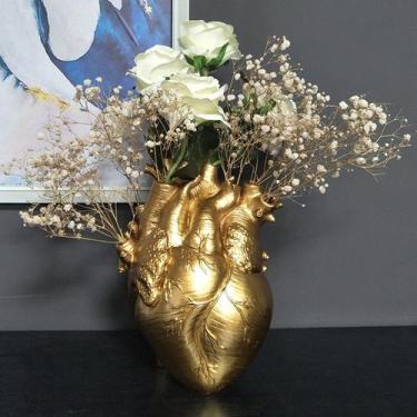 Imagem de Vaso Decorativo em Resina Dourada em Formato de Coração - 11x15cm