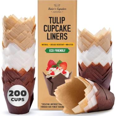 Imagem de Forros de cupcake de tulipa, forros de muffin para assar da Baker's Signature 200 peças de copos de papel de pergaminho - tamanho perfeito, resistente, à prova de gordura e fácil de usar - bege branco