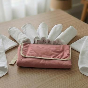 Imagem de Kit Trocador Portátil Impermeável + 5 Fraldas de Pano Lisa 70x70 cm – Fralda de Algodão e Trocador de Viagem, Pronto para o Dia a Dia (Rosa)