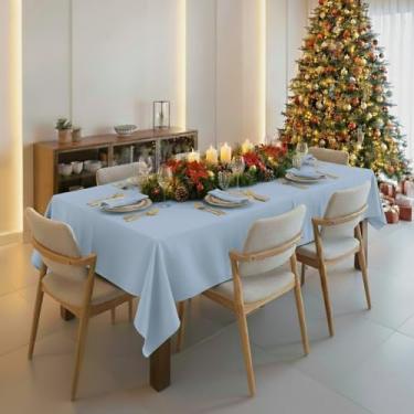 Imagem de Este conjunto de toalha de mesa de duas peças mede 2,00 x 1,40 metros e é feito de tecido Oxford premium com bordas reforçadas(Azul Bebê)