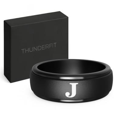 Imagem de ThunderFit Anel inicial de silicone preto para ele - Aliança de borracha personalizada de casamento com uma letra - Ajuste confortável - Presentes de aniversário exclusivos para homens, 12.5 - 13