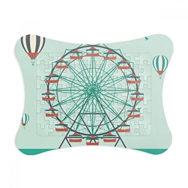 Imagem de Moldura de quebra-cabeça com estampa de circo de parque de diversões verde, enfeite de quebra-cabeça