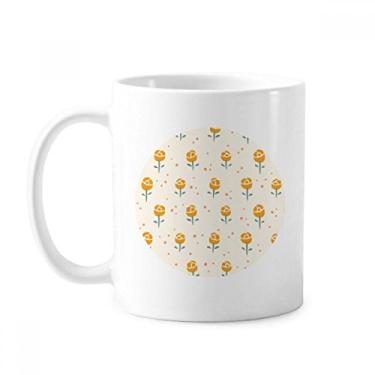 Imagem de Caneca de cerâmica com estampa de flores amarelas e rosas, xícara de porcelana de café