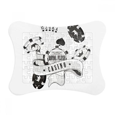 Imagem de Jogo de cartas com lascas, utensílios de jogos, moldura de quebra-cabeça para decoração de imagem