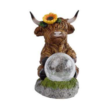 Imagem de Baoblaze Decoração de estátua de vaca Terras Altas com luzes solares, presentes de inauguração, artesanato, lindo ornamento, lâmpada de paisagem para pátio
